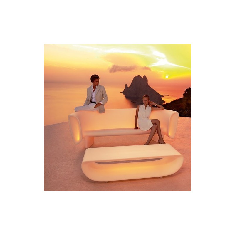 Blanco de Bumbum Vondom básico bajo mesa