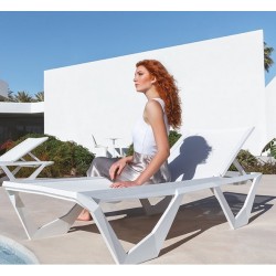 4 Vondom Voxel Sonnenliegen mit 4 Couchtischen