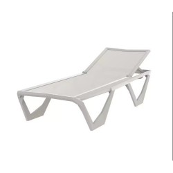 4 Vondom Voxel Sonnenliegen mit 4 Couchtischen