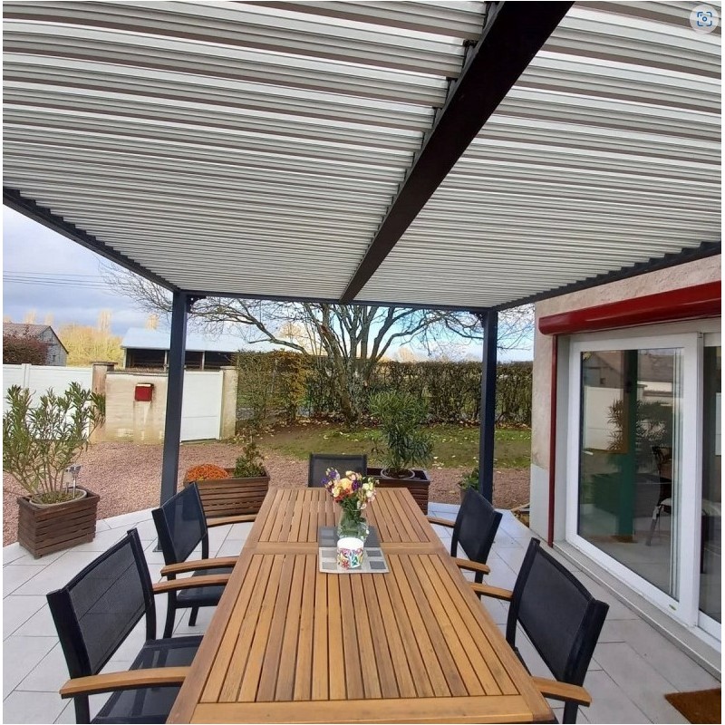 Pergola bioclimatique Habrita 21.5 m2 Aluminium anthracite et toit avec lames écru Pergola bioclimatique Habrita 21.5 m2 Aluminium anthracite et toit avec lames écru