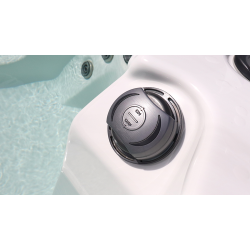 Parma Vasca idromassaggio 3 posti Plug&Play 29 getti L216xP160xH78 VerySpas