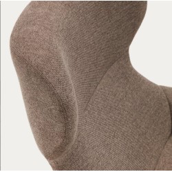 Poltrona Lina em tecido chenille castanho claro e aço VeryForma