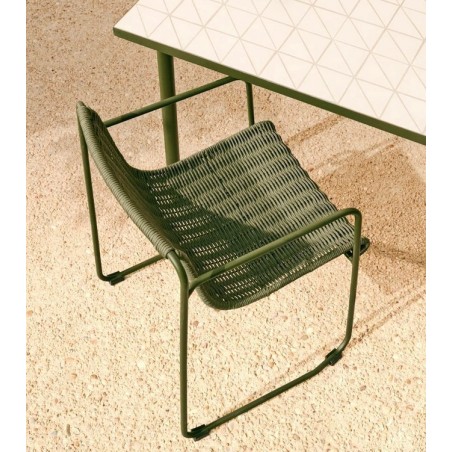 Cadeira Arvin Swirl em tecido chenille bege e pernas de madeira de carvalho VeryForma