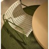 Cadeira Arvin Swirl em tecido chenille bege e pernas de madeira de carvalho VeryForma