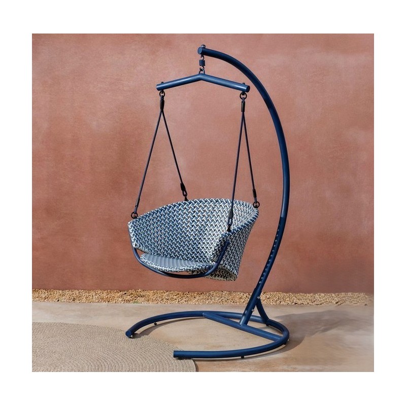 Aliga Hängesessel aus Aluminium und blauem Rattan VeryForma Aliga Hängesessel aus Aluminium und blauem Rattan VeryForma