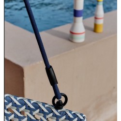 Silla colgante Aliga en aluminio y ratán azul VeryForma