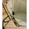 Silla colgante Aliga en aluminio y ratán verde VeryForma