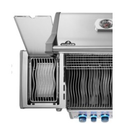 Napoleon Rogue® PRO 425 BB SIZZLE ZONE™ gas barbecue and 4 burners, one of which is lateral