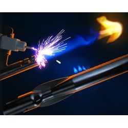 Napoleon Rogue® PRO 425 BB SIZZLE ZONE™ gas barbecue and 4 burners, one of which is lateral