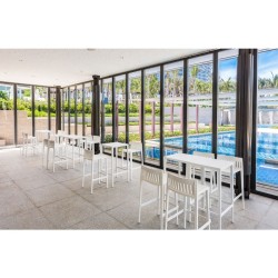 Lotto 1 tavolo alto con 2 sgabelli alti Vondom Spritz bianco