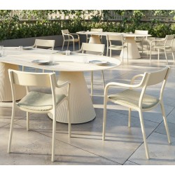 Madison gepolsterter cremefarbener Stuhl Vondom